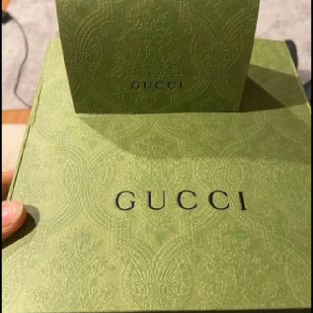 Gucci Black Leather Belt - Picture 2 of 6
